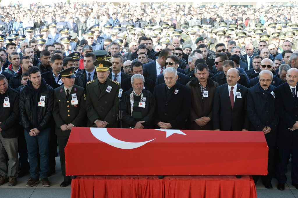 FIRAT KALKANI HAREKATI'NDA DUZENLENEN HAVA SALDIRISINDA SEHIT OLAN 3 ASKERDEN ÜSTEĞMEN ZAFER ER, ANKARA'DA SON YOLCULUĞUNA UGURLANDI. FOTOGRAF: ANKARA (DHA)