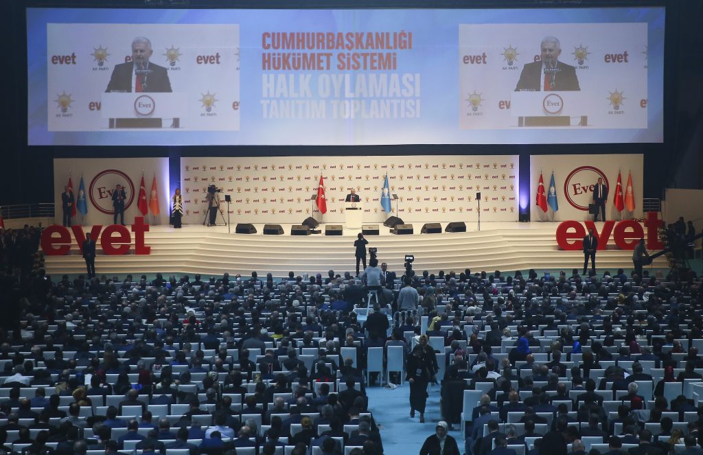 Başbakan Binali Yıldırım, Ankara Arena'da gerçekleştirilen Cumhurbaşkanlığı Hükümet Sistemi Halk Oylaması Kampanya Tanıtım Toplantısına katılarak konuşma yaptı. ( Erçin Top - Anadolu Ajansı )