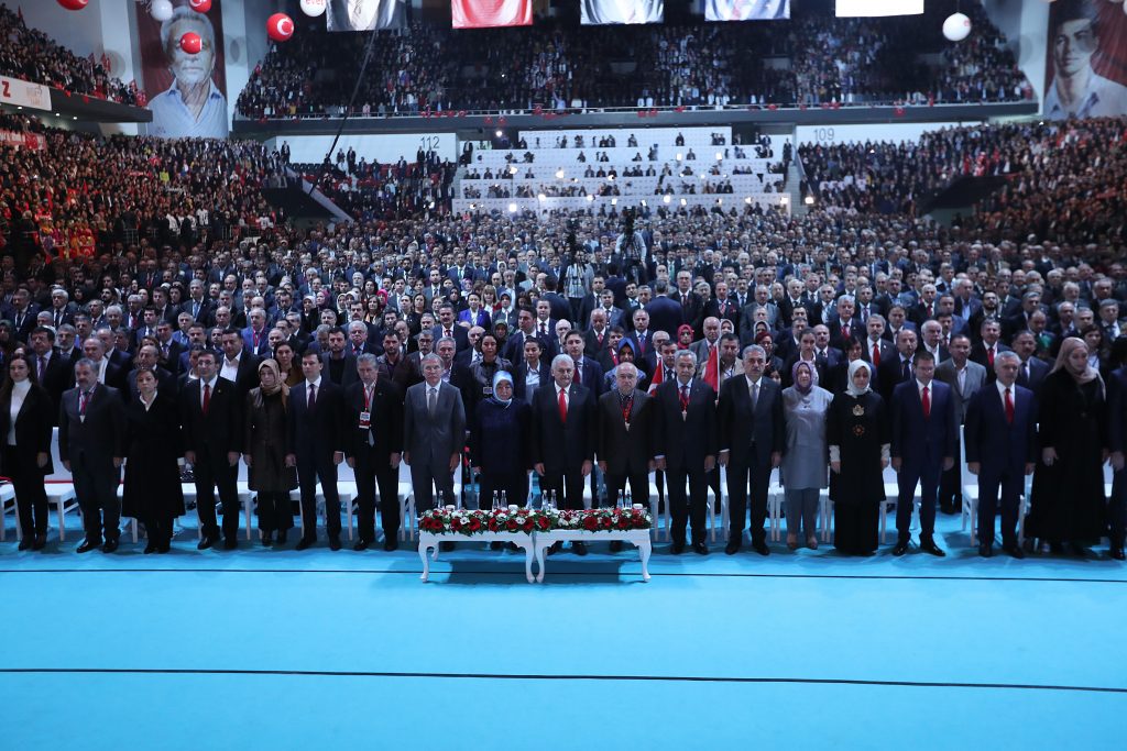 Başbakan Binali Yıldırım ve eşi Semiha Yıldırım, Ankara Arena'da gerçekleştirilen Cumhurbaşkanlığı Hükümet Sistemi Halk Oylaması Kampanya Tanıtım Toplantısına katıldı. ( Hakan Göktepe - Anadolu Ajansı )